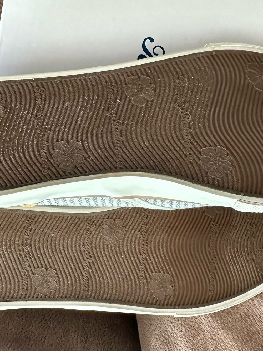 Tommy Bahama Striped Slip-On Sneakers in White and Navy with Brown Trim 8.5 - Picture 9 of 10